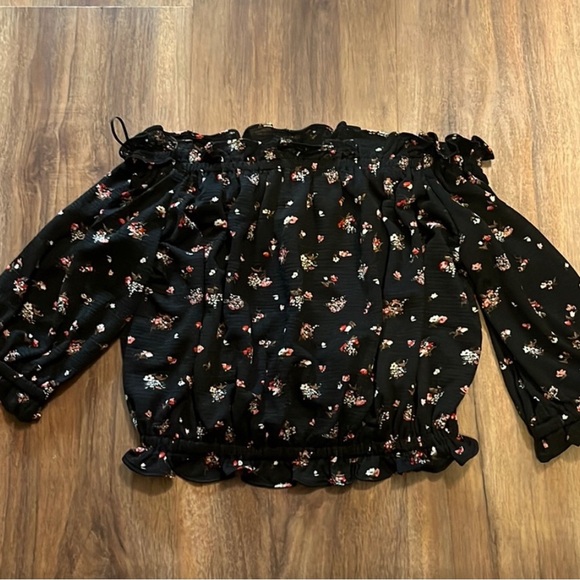 Express Multicolored Ruffled Puff Sleeve Blouse - Picture 1 of 2